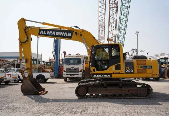 2015 Komatsu PC220-8M0 Track Excavator left view |Al Marwan