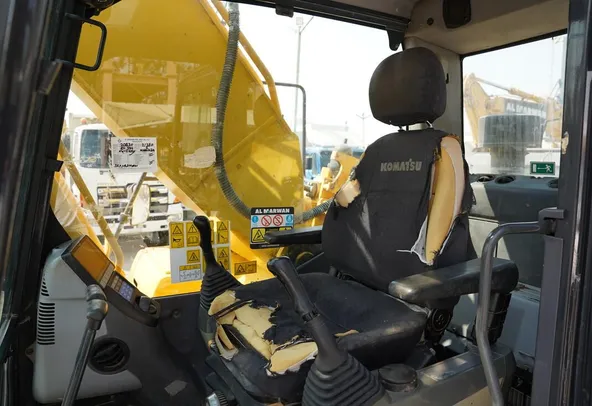 2015 Komatsu PC220-8M0 Track Excavator cabin view |Al Marwan