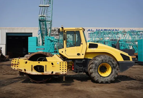 Single Drum Roller-2014 Bomag BW226 PDH-4 left side view- Al Marwan Machinery