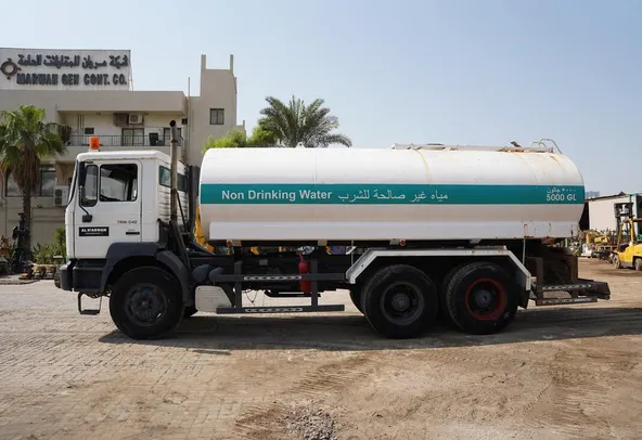 This used 2004 Man 33.373DFC 6x4 Water Truck have a liquid capacity up to 5000 gallons. Buy this heavy truck on Al Marwan.