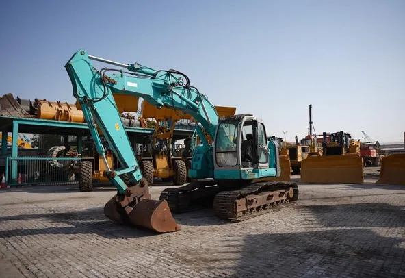 Kobelco SK200SR Crawler Excavator 2004 | Al Marwan