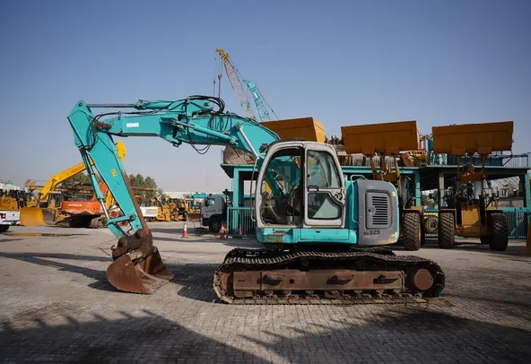 Kobelco SK200SR Crawler Excavator 2004 | Al Marwan