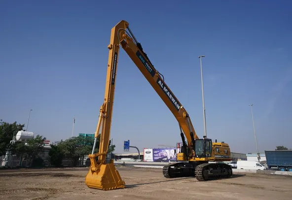 Rent Large 95 Ton Long Reach Track Excavators | Al Marwan