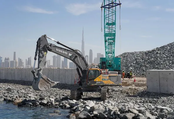 Rent 55 ton Large Excavators, Application image | Al Marwan