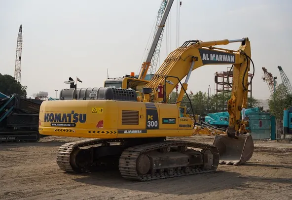 Used Komatsu PC300-8M0 Track Excavator 2018 | Al Marwan