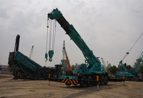 Rent 60-Ton Mobile Cranes| Al Marwan