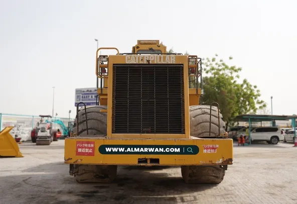 1988 Cat 992C Large Wheel Loader rear view