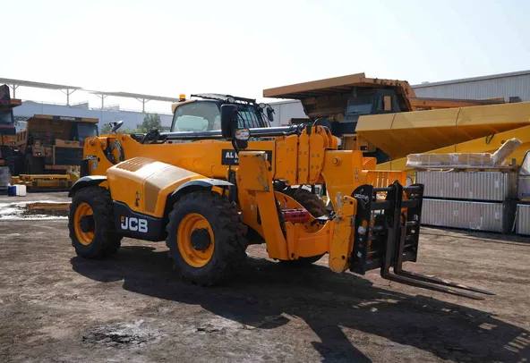 2022 JCB 540-170 Telescopic Handler Front Right Side Image