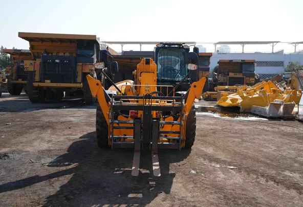 2022 JCB 540-170 Telescopic Handler Front Image View