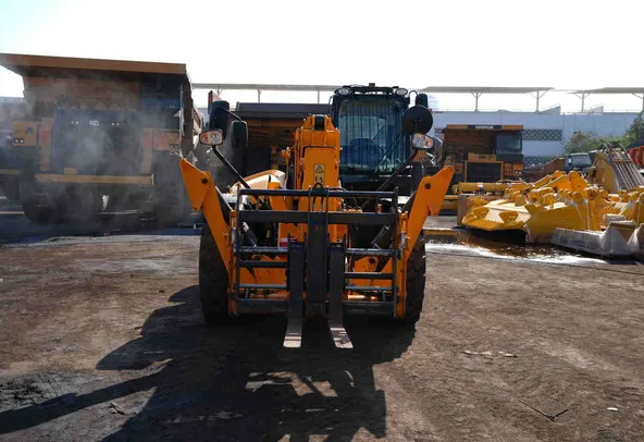 2022 JCB 540-170 Telescopic Handler Front Image