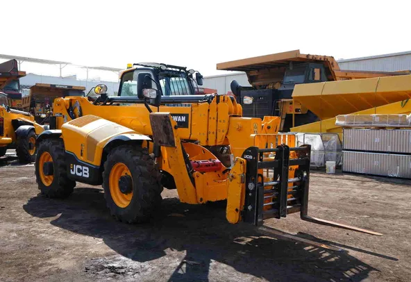 2022 JCB 540-170 Telescopic Handler Front Right Side Image