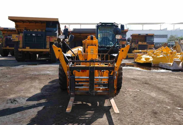 2022 JCB 540-170 Telescopic Handler Front View Image