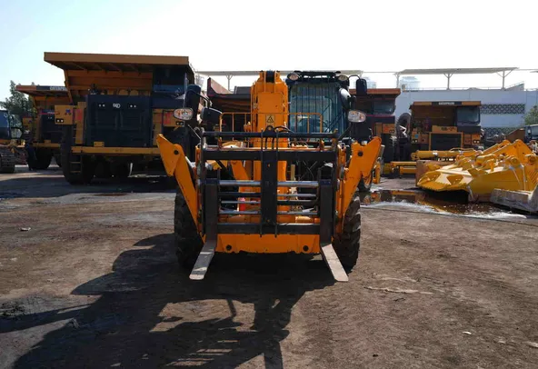 2022 JCB 540-170 Telescopic Handler Front View Image
 