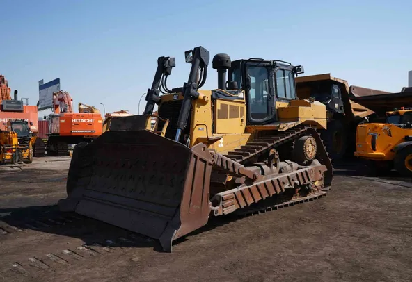 2016 CAT D8R Bulldozer Front View