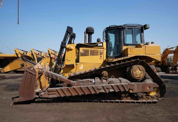 2016 CAT D8R Bulldozer Right Side View