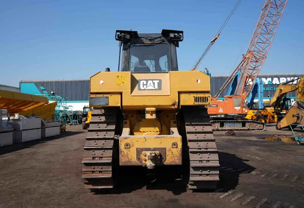 2016 CAT D8R Bulldozer backside View