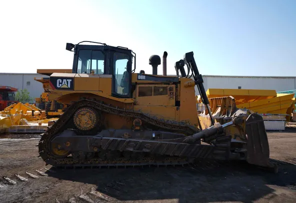 2016 CAT D8R Bulldozer Right Side View