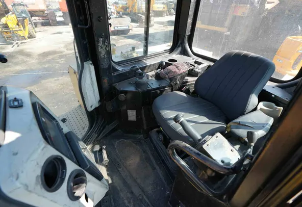 2016 CAT D8R Bulldozer Cockpit View