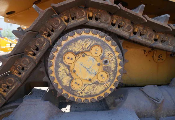 2016 CAT D8R Bulldozer Tracks View