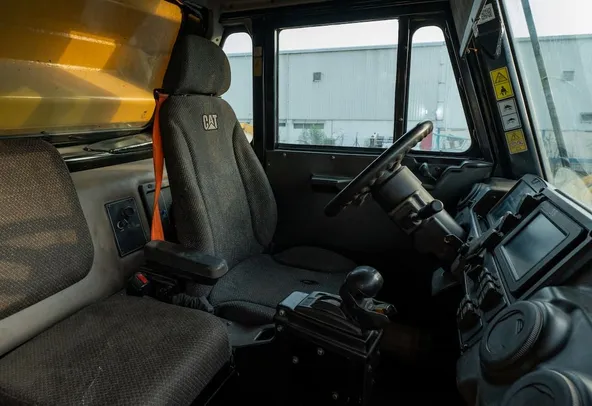 شاحنة قلّابة ثقيلة كاتربيلر 777 موديل 2023