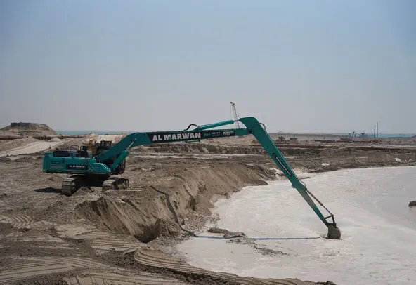 Rent Large 50 Ton Long Boom Excavators | Al Marwan