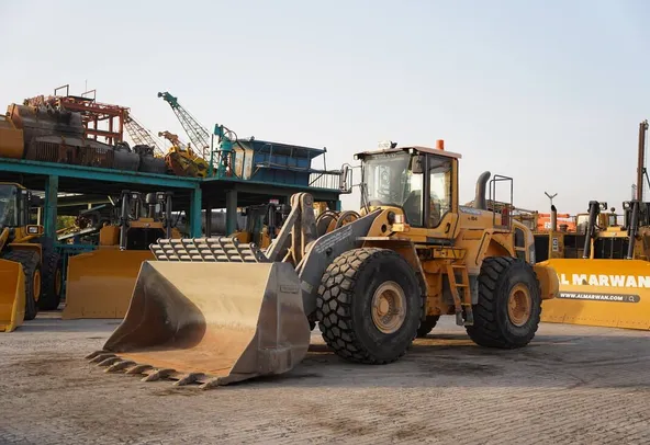 Rent Medium 34-Ton Wheel Loaders | Al Marwan