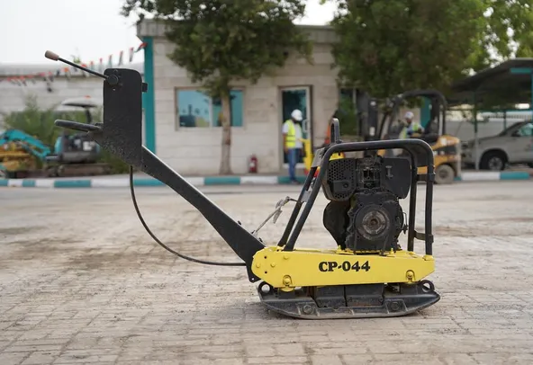 Bomag BPR30/38 D Plate Compactor 2001 - right side view-Al Marwan Machinery