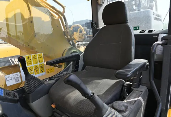 Used Komatsu PC400-8R 42.5-Ton Crawler Excavator