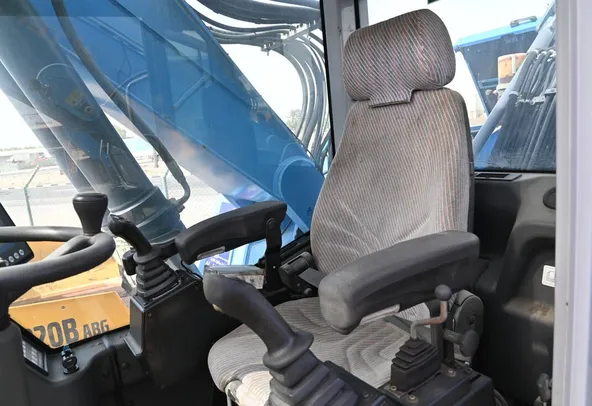 Material Handler 2013 Terex Fuchs MHL 335 cabin view - Al Marwan Heavy Machinery