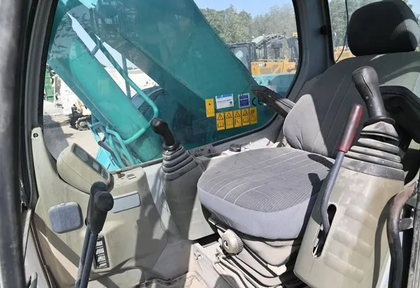 Kobelco SK200SR Crawler Excavator 2004 | Al Marwan