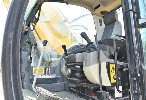 JCB JS220SC 22-Ton Crawler Excavator 2008 | Al Marwan