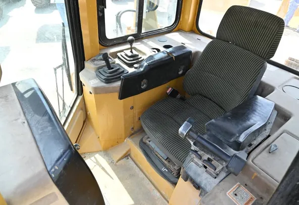 Cat D6M 16-Ton Crawler Dozer 2002 | Al Marwan