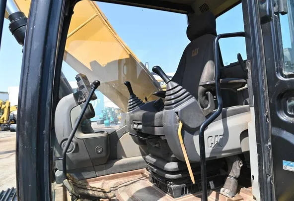 Caterpillar 323D3 Track Excavator 2020-Cabin- Al Marwan