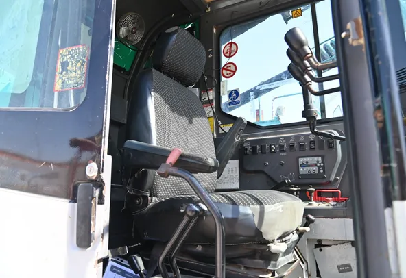 2009 Kobelco CKE800-1F Crawler Crane CRC-0254 Cabin view| Al Marwan Machinery