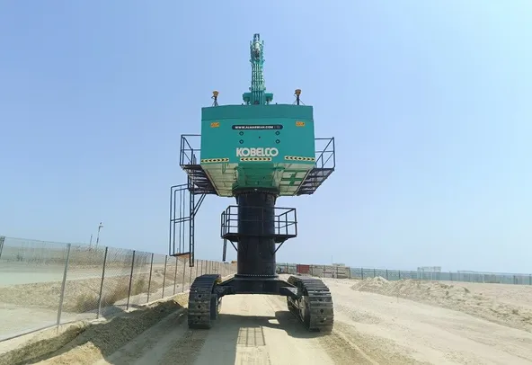 high bed excavator 85 ton rear view