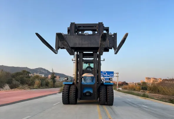 Socma HNF-500 Forklift Front View