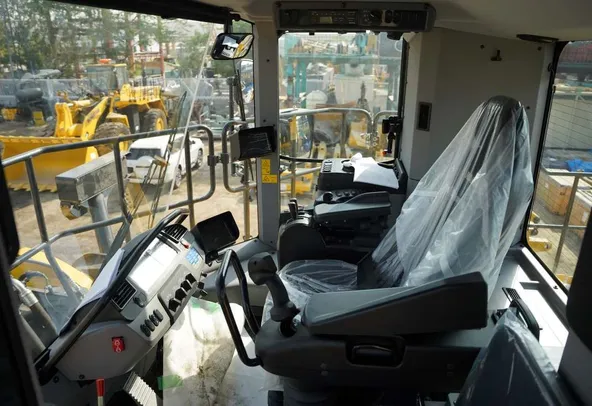 Komatsu WA900-8R Loader Cabin Image