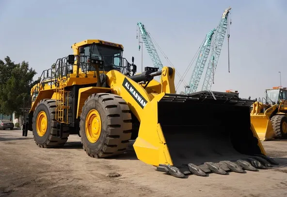 Komatsu WA900-8R Loader Front Right Image