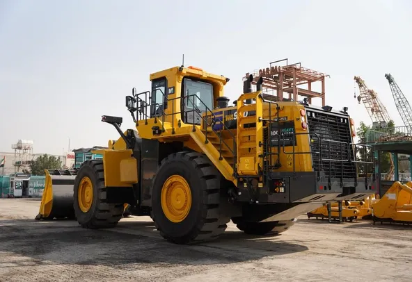 Komatsu WA900-8R Loader Rear Left Image