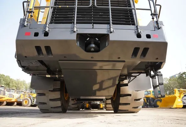 Komatsu WA900-8R Loader Undercarriage Image