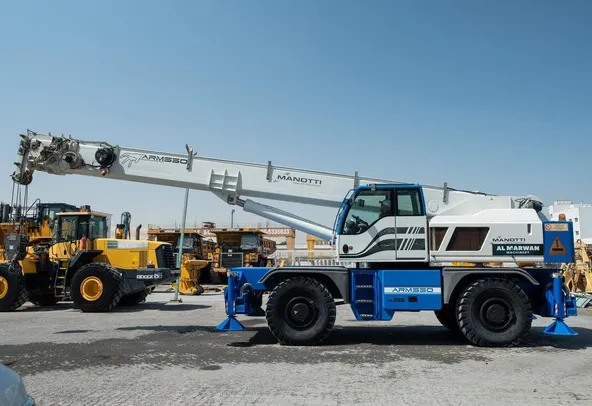 Manitto ARM550 Mobile Crane Left Side Image