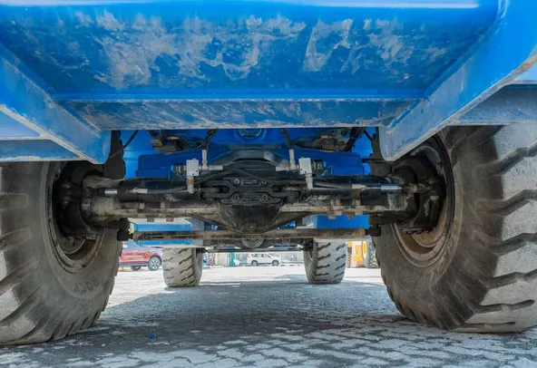 Manitto ARM550 Mobile Crane Undercarriage Image