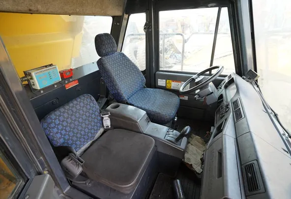 off-highway-Komatsu-dump-truck HD785 cabin view