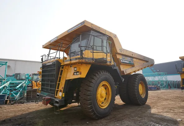 off-highway-Komatsu-dump-truck HD785 front left view