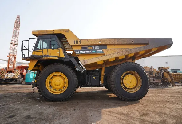 off-highway-Komatsu-dump-truck HD785 left side