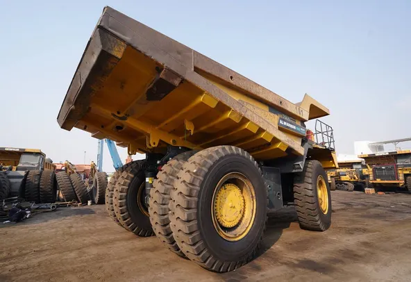 off-highway-Komatsu-dump-truck HD785 rear right side