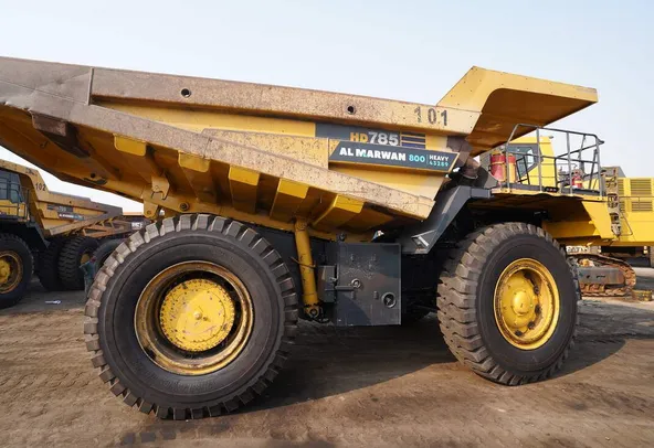 off-highway-Komatsu-dump-truck HD785 right side