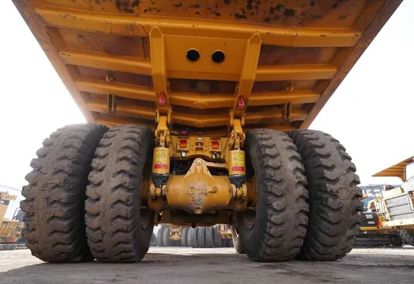 OffRoad Dumper 2021 Cat 777E-Undercarriage view