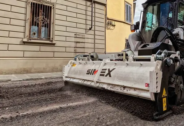 Efficient Asphalt Removal: PL 2000 Road Planer-New for Sale