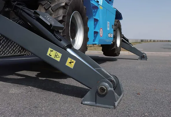 Sinoboom TH50-18R Telehandler stabilisers